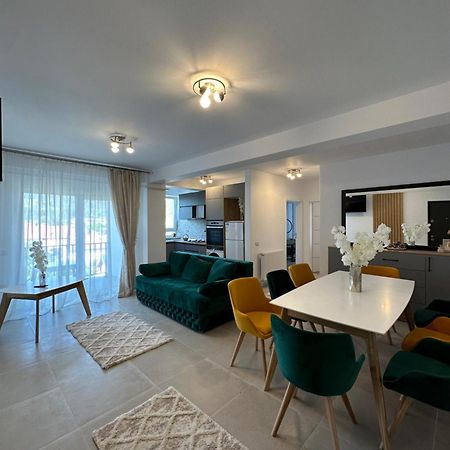 Apartamente Arinis Gura Humorului Exterior foto